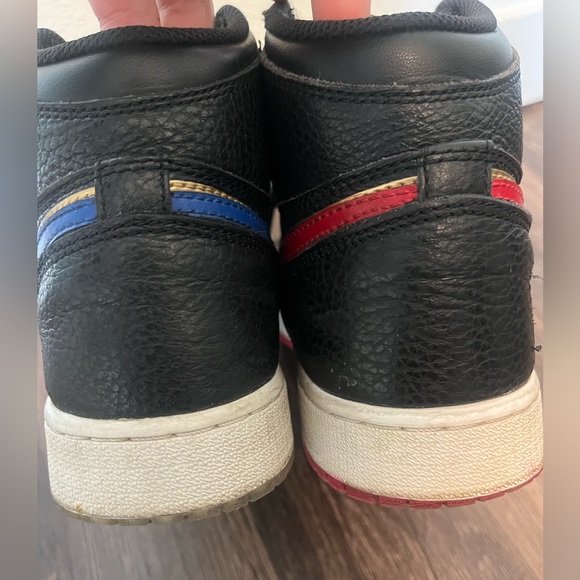 Jordan 1 Retro High OGs - Picture 4 of 5